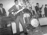 Conjunto Ponto 5: Tranka (guitarra), Walter  (vibrafone), Luis Sergio Pacce (bateria), Elias Batalha (baixo) e Jose reis (piano) em MG (anos 60)