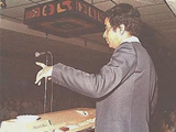 Tranka regendo a orquestra da casa de shows Plataforma (Leblon, RJ) nos anos 80
